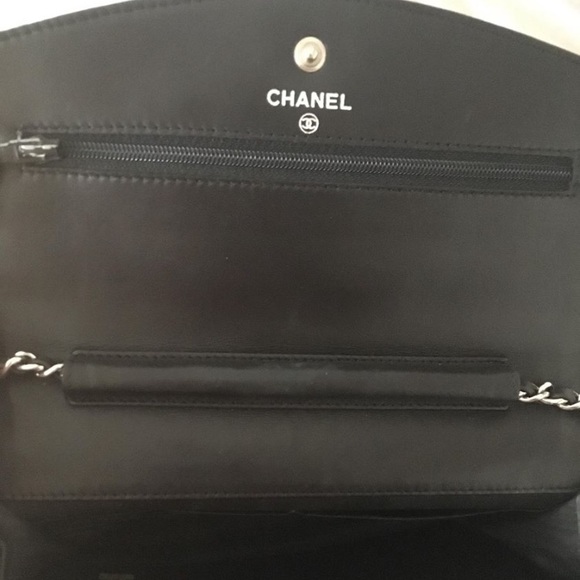 Chanel caviar Leather on chain Crossbody - Picture 4 of 6